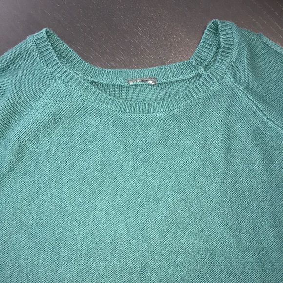 Torrid plus split cut out sleeve pullover sweater - Picture 4 of 6